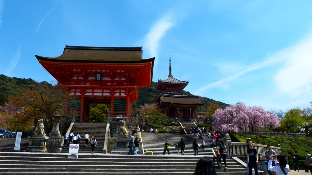 Kiyomizu-dera entrance