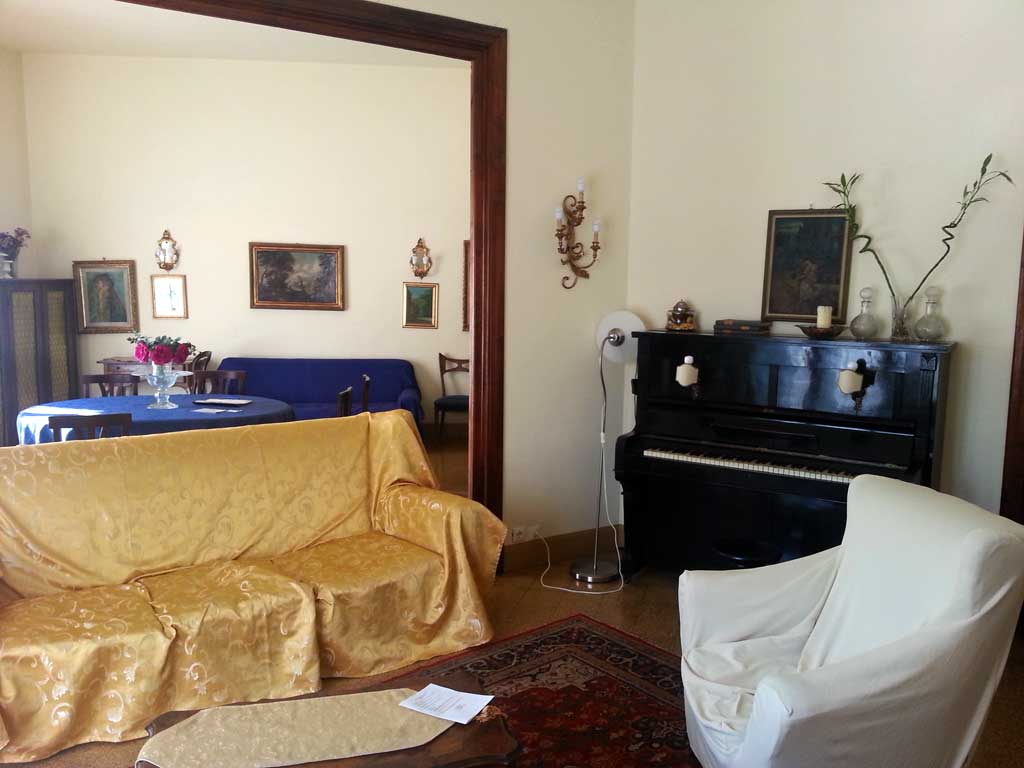 Apartment in Florence - with a piano!