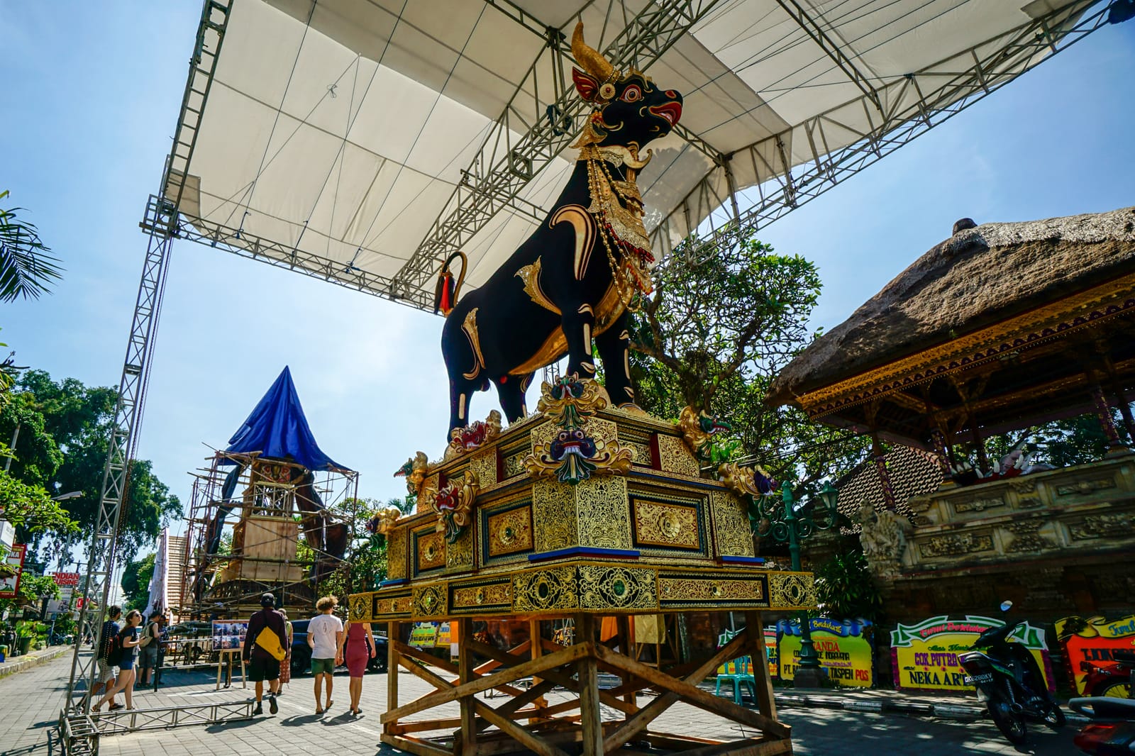 ubud-ceremony-parade